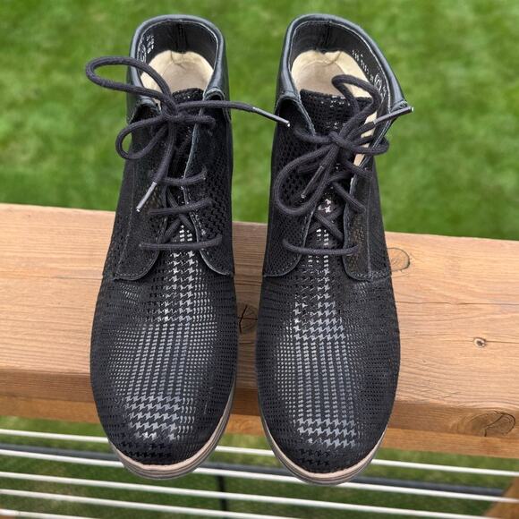 Wolky size 6 (EU 37) Jacquerie Dessin Suede Lace Up Black Shimmer Booties - Picture 5 of 13